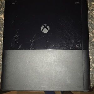 Xbox 360 console and controller